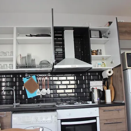 Uptown App & Pool Daily Contactless Check In & Check Out דירה *