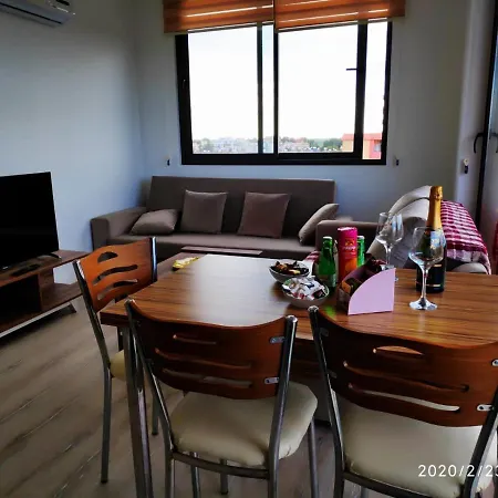 Uptown App & Pool Daily Contactless Check In & Check Out דירה