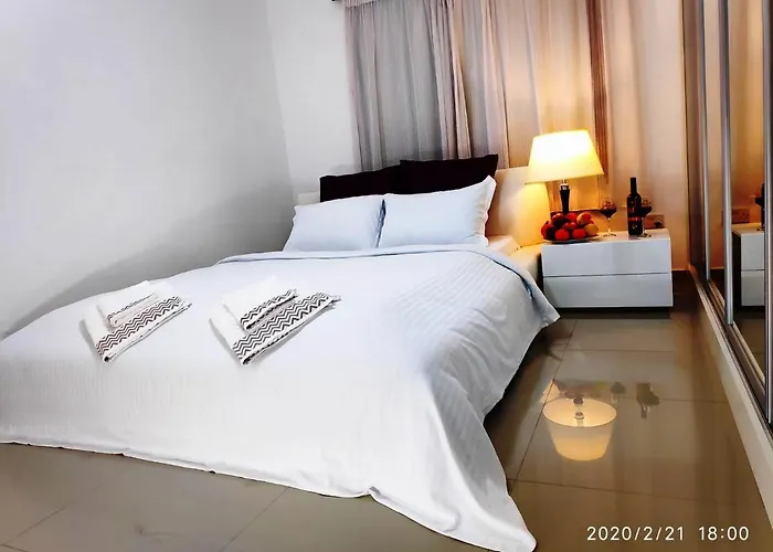 Apartament Uptown App & Pool Daily Contactless Check In & Check Out