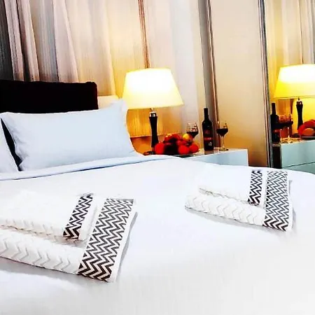 Appartamento Uptown App & Pool Daily Contactless Check In & Check Out