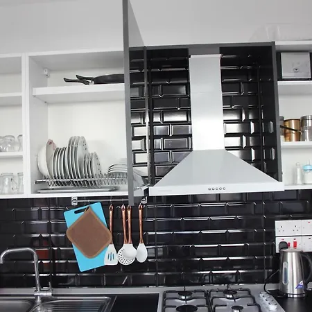 Daire Uptown App & Pool Daily Contactless Check In & Check Out