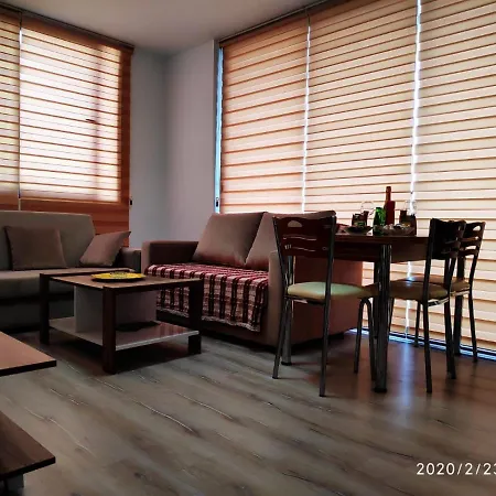 Uptown App & Pool Daily Contactless Check In & Check Out Apartmán *