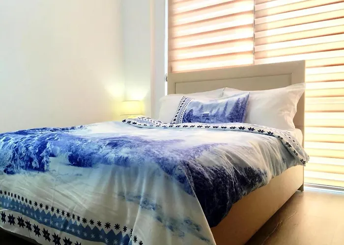 Uptown App & Pool Daily Contactless Check In & Check Out 파마구스타