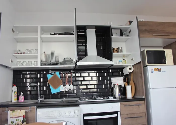 Uptown App & Pool Daily Contactless Check In & Check Out Apartmán *