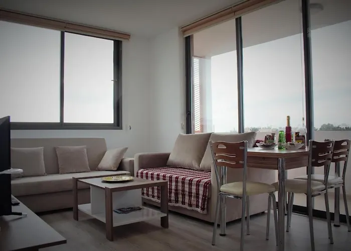 Uptown App & Pool Daily Contactless Check In & Check Out Apartmán